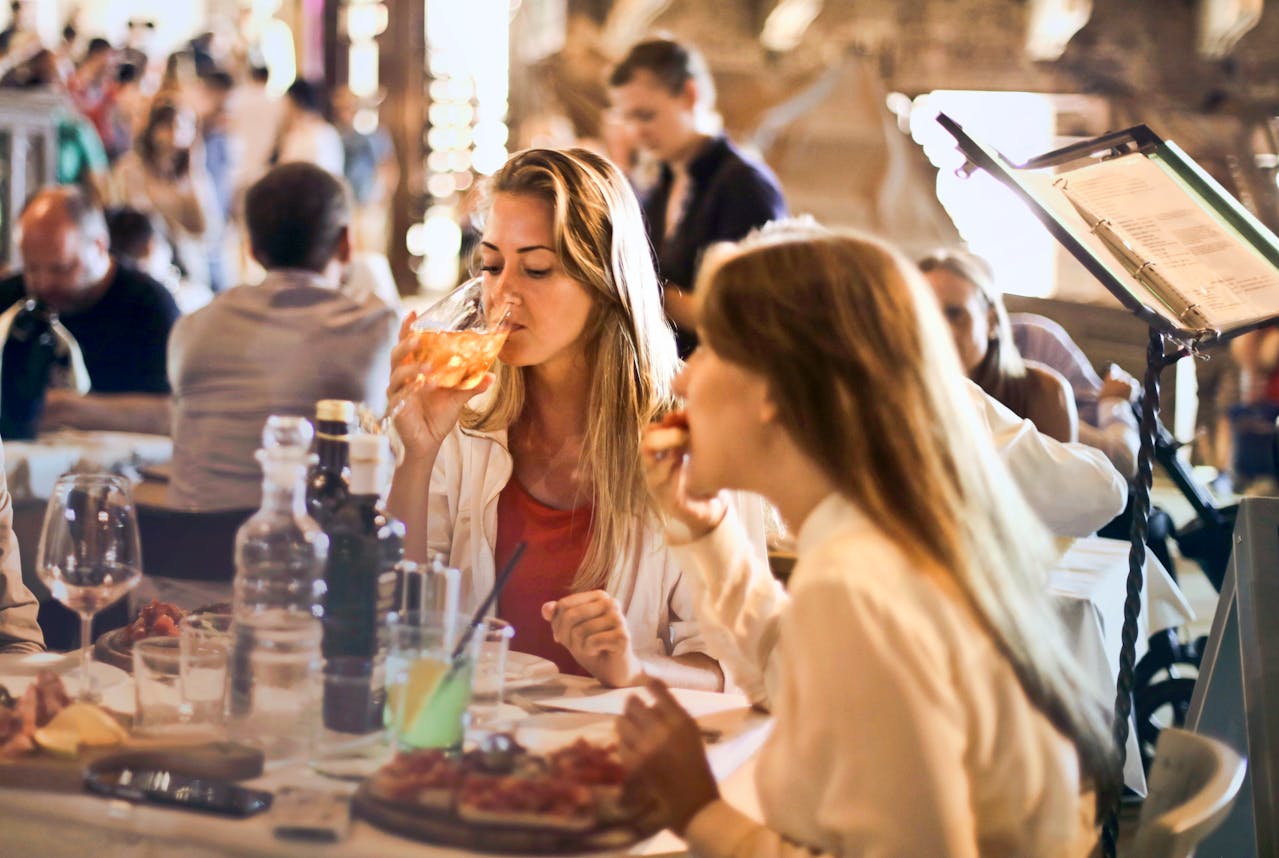 two-people-eating-at-a-restaurant two-people-eating-at-a-restaurant